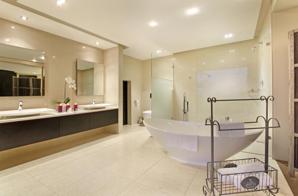 Luxury Pool Suite
